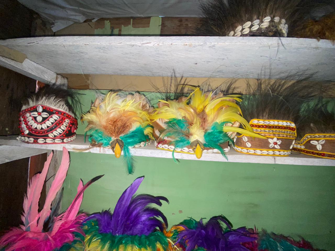 Replika Mahkota Papua
